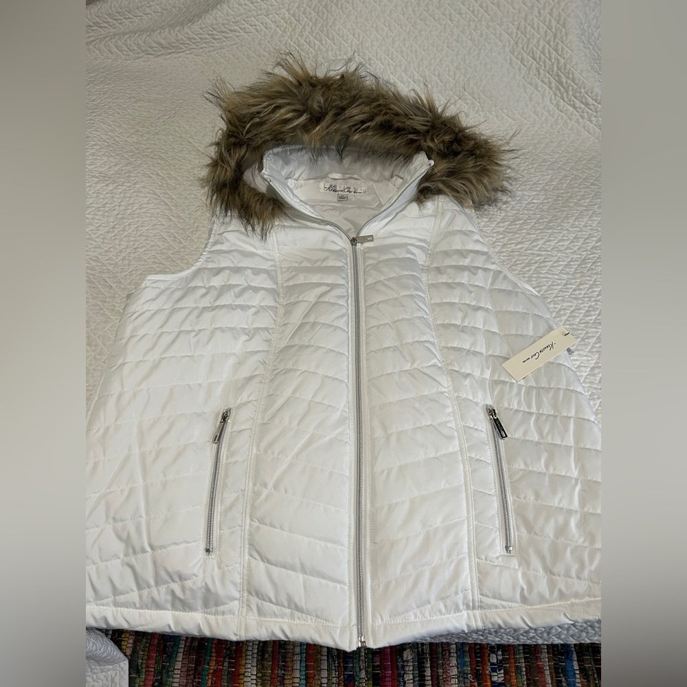 Sleeveless puffer jacket